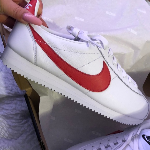 Nike Cortez - Picture 2 of 3